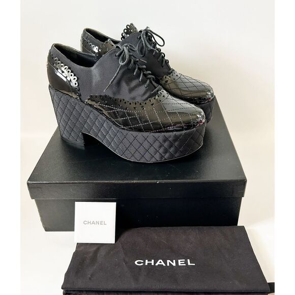 CHANEL Shoes - Chanel Interlocking CC Logo Quilted Platform Oxford Pumps Size 39, 9